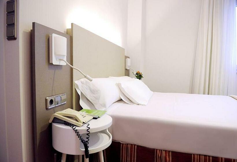 اتاق کلاسیک سه تخته, El Churra