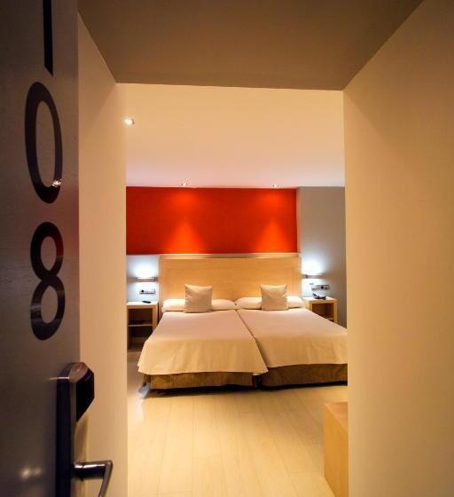 غرفة أساسية ثلاثية, Europa