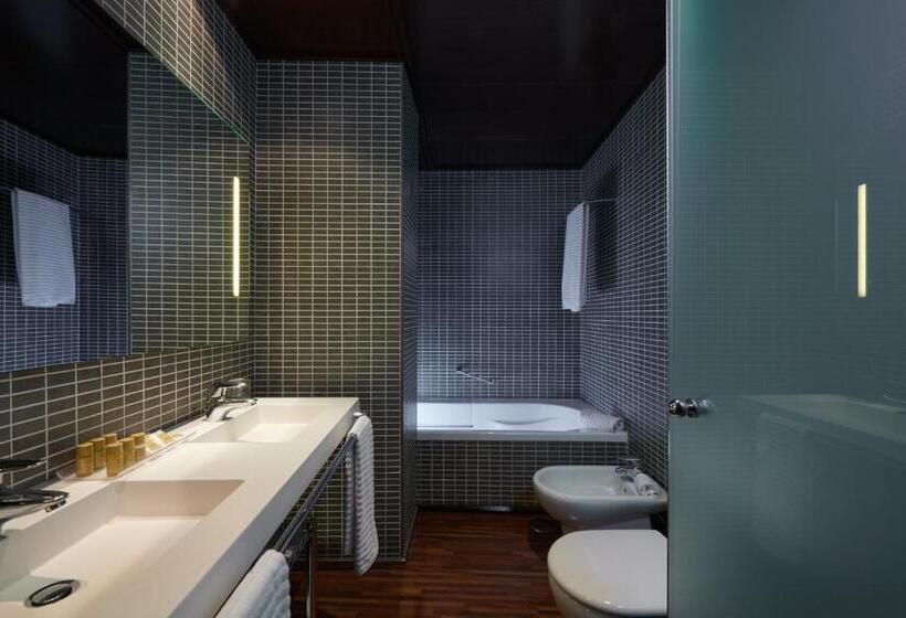 سوییت, Eurostars Monte Real