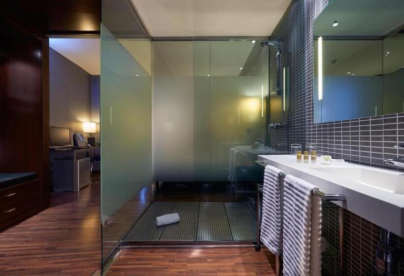 سوییت جونیور, Eurostars Monte Real