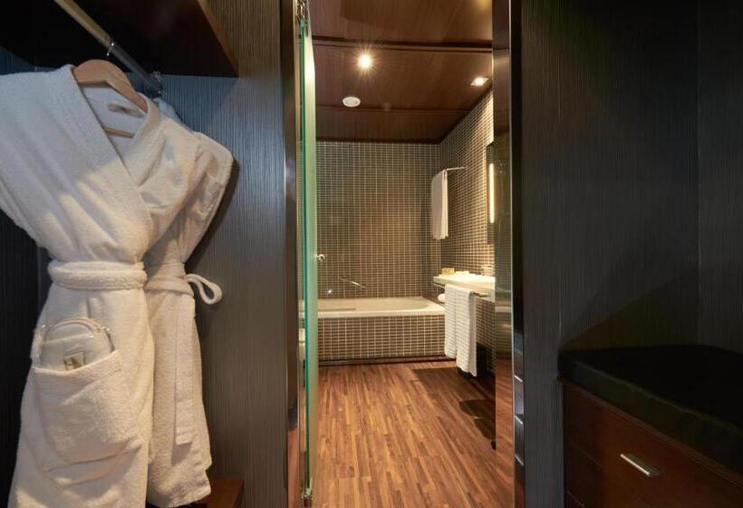 سوییت جونیور, Eurostars Monte Real