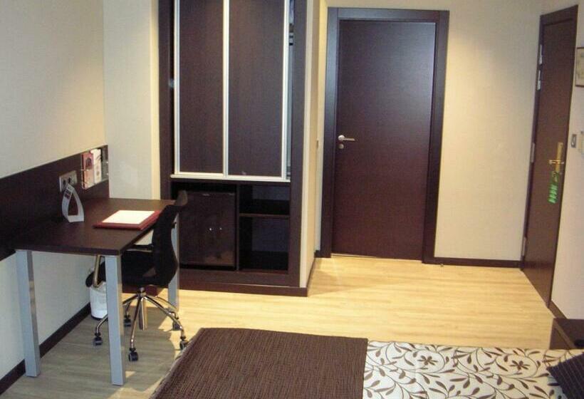 غرفة قياسية, Francisco Ii