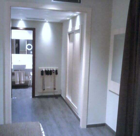 غرفة قياسية, Francisco Ii