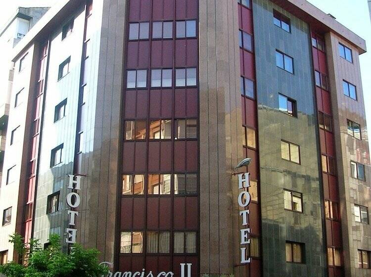 غرفة قياسية ثلاثية, Francisco Ii