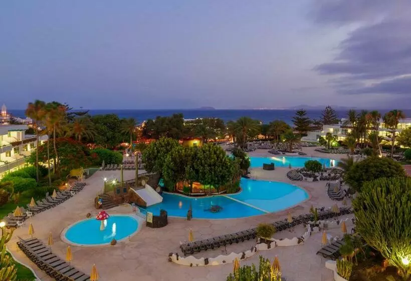 اتاق سوپریور با چشم‌انداز استخر, H10 Lanzarote Princess