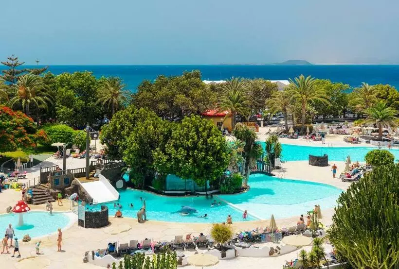 اتاق سوپریور با چشم‌انداز استخر, H10 Lanzarote Princess