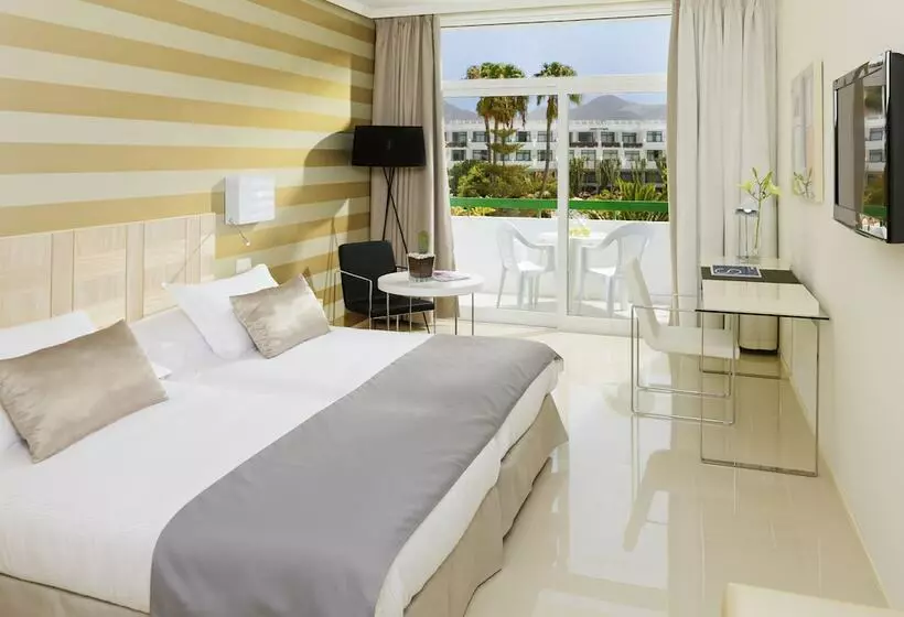 اتاق سوپریور با چشم‌انداز استخر, H10 Lanzarote Princess