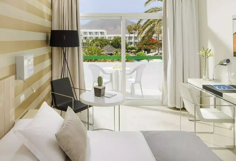 اتاق سوپریور با چشم‌انداز استخر, H10 Lanzarote Princess