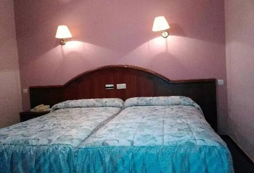 Standard Kolmen Hengen Huone, Internacional