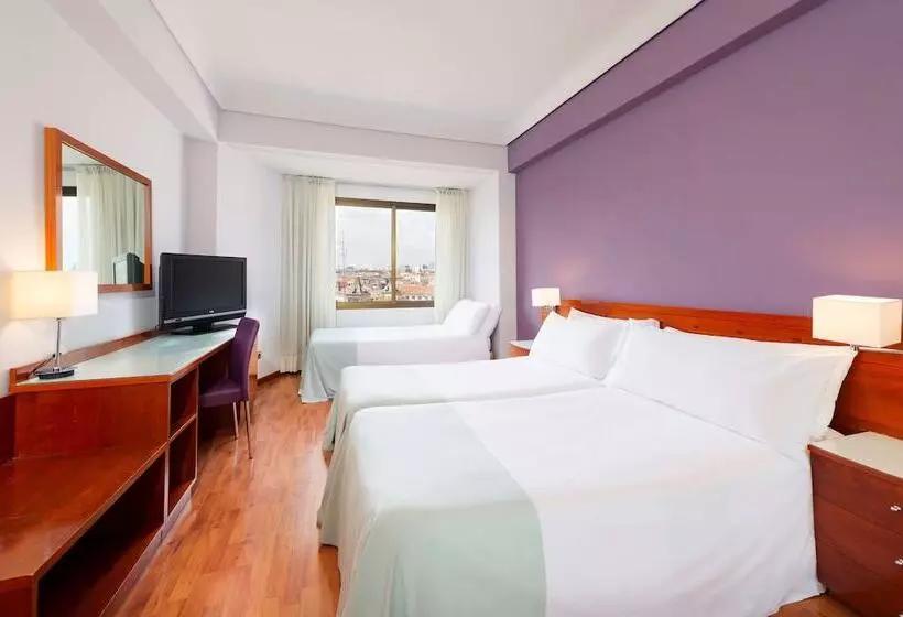اتاق استاندارد سه نفره, Madrid Centro Affiliated By Meliá