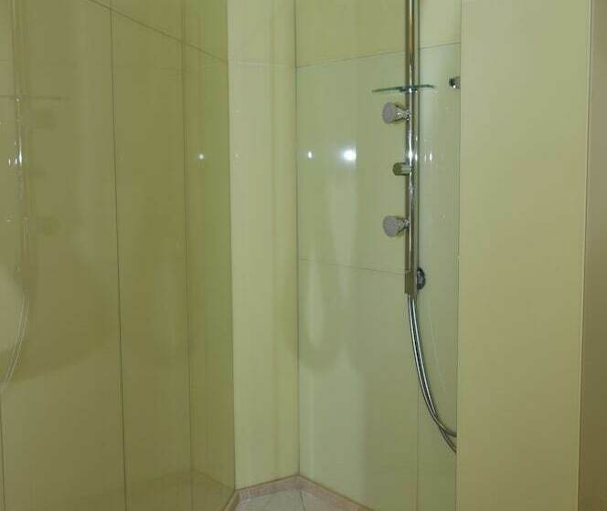 컴포트 룸, Maroa Vigo