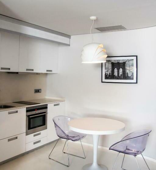 스위트 킹사이즈 침대, Maroa Vigo