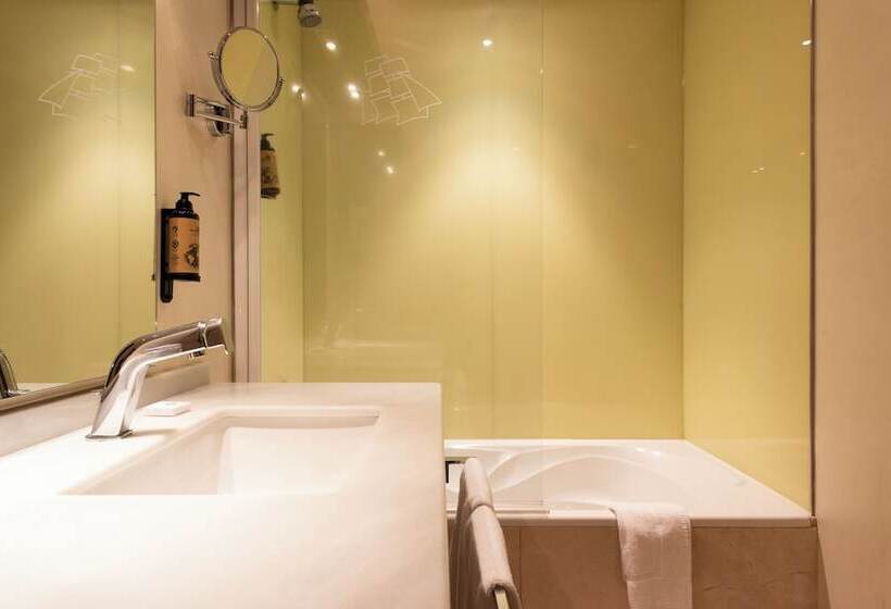 컴포트 룸, Maroa Vigo