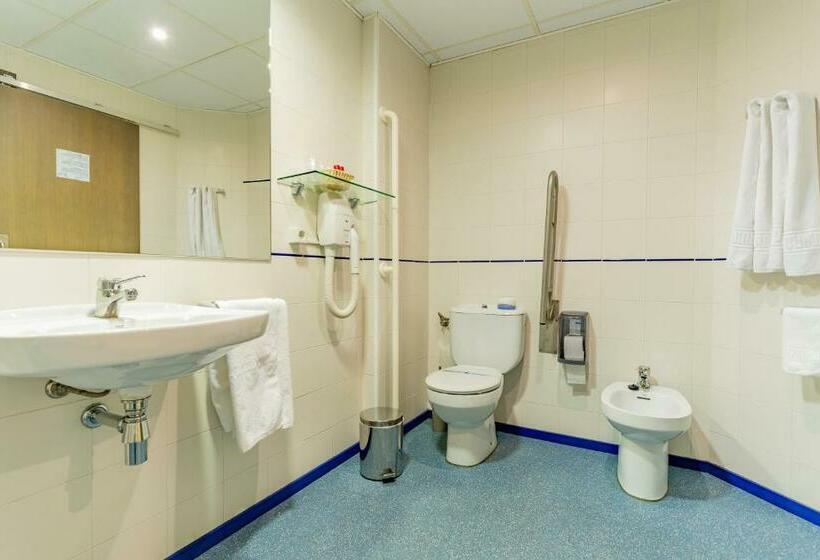 اتاق استاندارد سه نفره, Monreal Jumilla