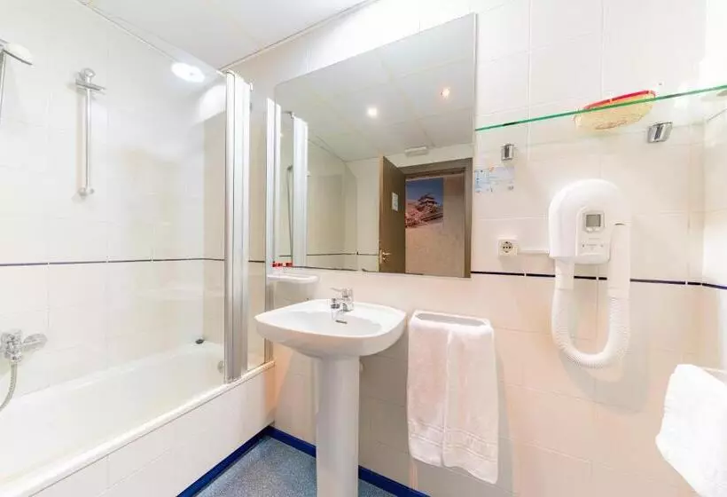 Standard Kolmen Hengen Huone, Monreal Jumilla