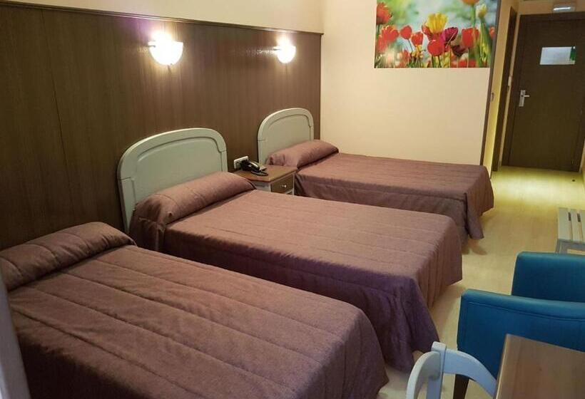 اتاق استاندارد سه نفره, Monreal Jumilla