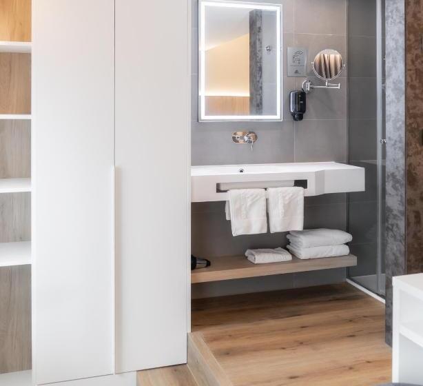 高级大房间, Montarto