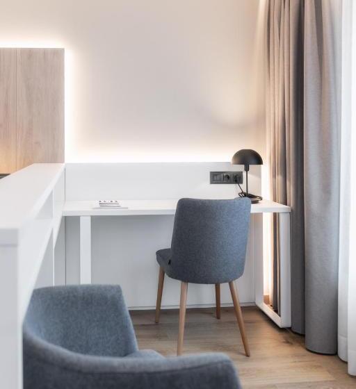 高级大房间, Montarto