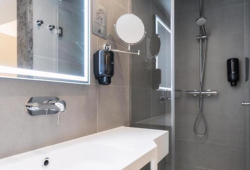 高级大房间, Montarto