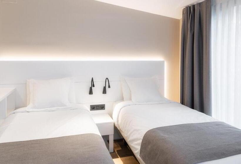 四人高级间, Montarto