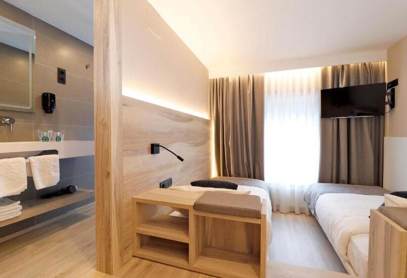 Quarto Familiar Superior, Montarto