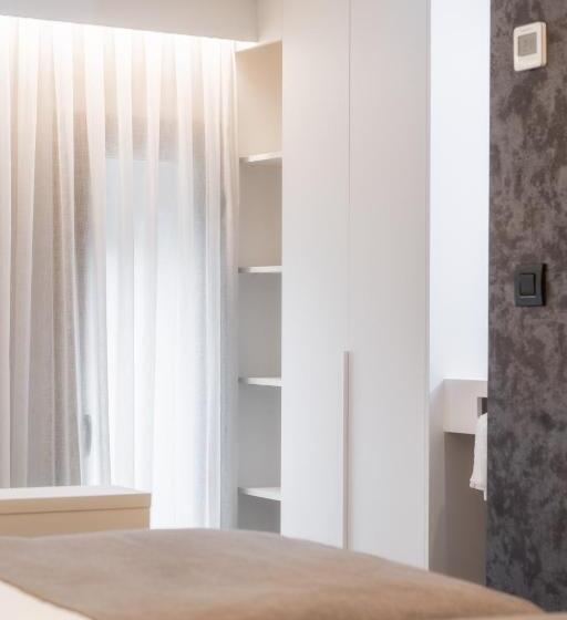 标准三人间, Montarto