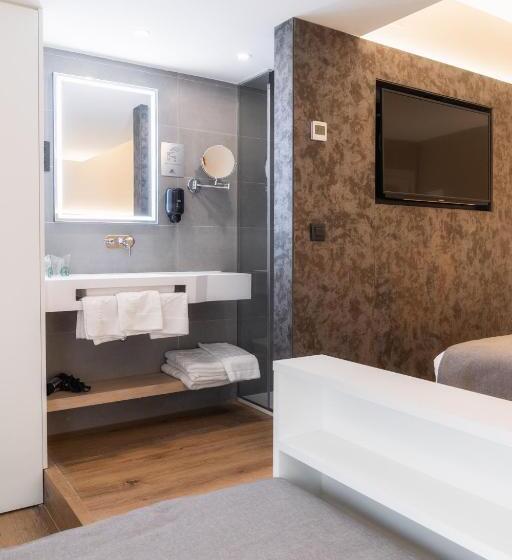 标准三人间, Montarto