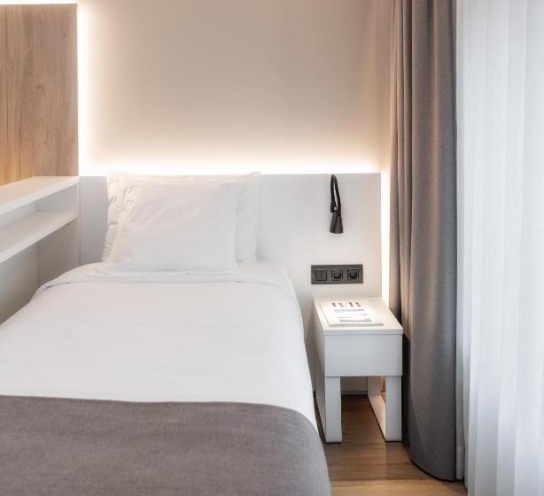 标准三人间, Montarto