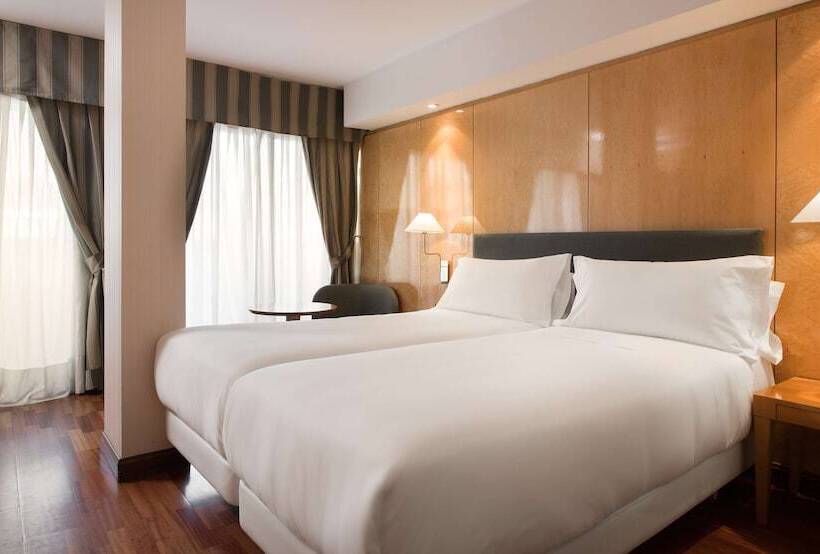 Superior Room with Terrace, NH Paseo De La Habana