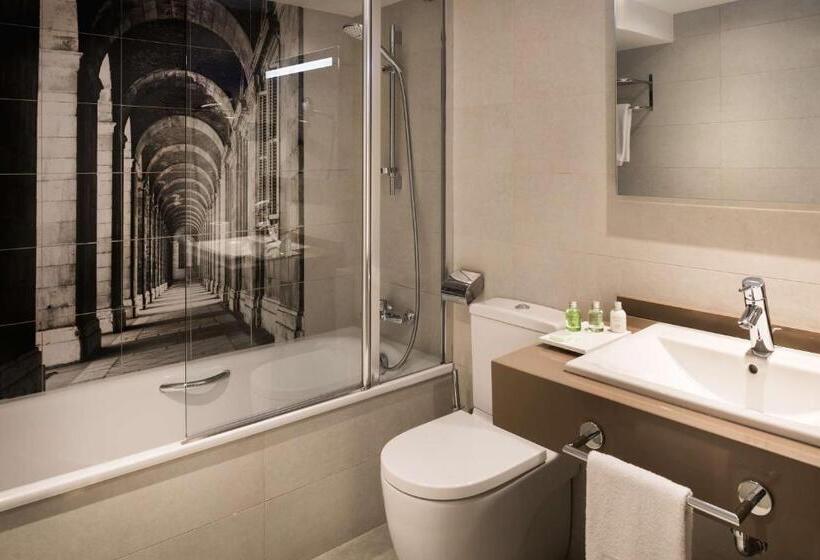 Standard Connecting Room, NH Madrid Zurbano
