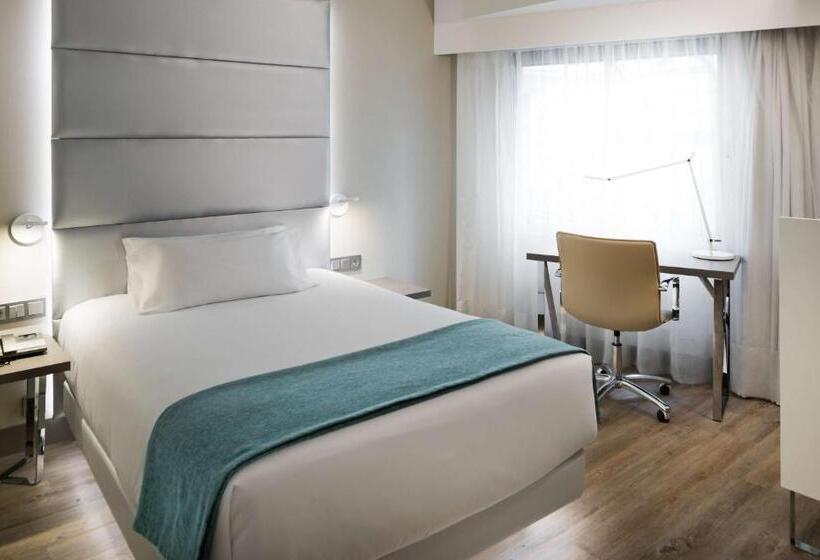 Standard Connecting Room, NH Madrid Zurbano