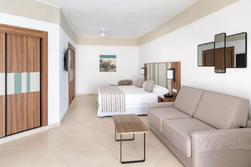 سوییت با چشمانداز باغ, Hotel Riu Paraiso Lanzarote - All Inclusive