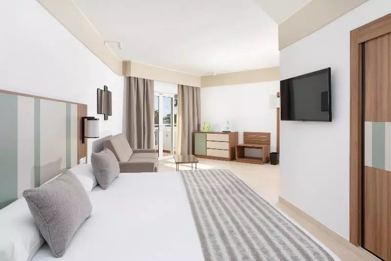 سوییت با چشمانداز باغ, Hotel Riu Paraiso Lanzarote - All Inclusive