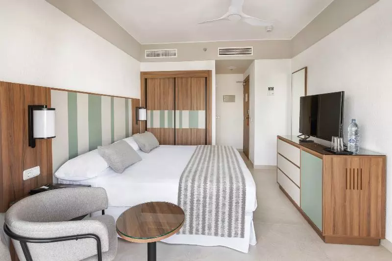 اتاق استاندارد یک نفره با چشمانداز دریا, Hotel Riu Paraiso Lanzarote - All Inclusive