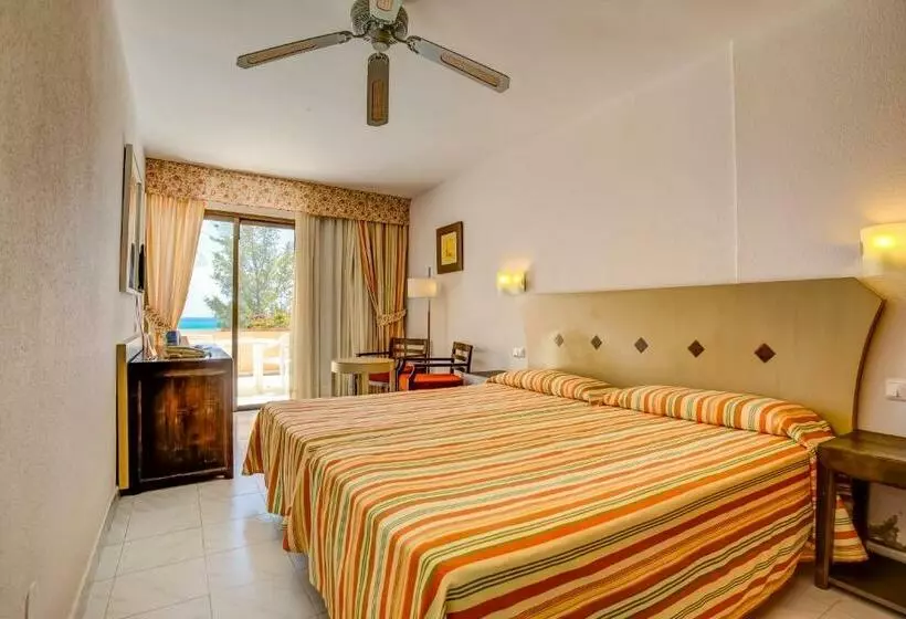 اتاق استاندارد یک نفره, Sbh Taro Beach