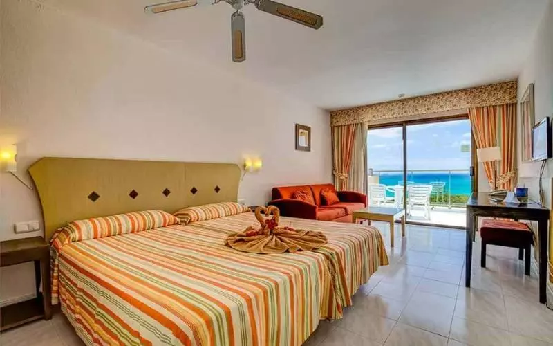 اتاق استاندارد با چشم‌انداز دریا, Sbh Taro Beach