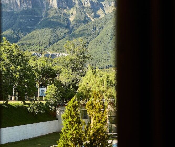 غرفة قياسية ثلاثية, Silken Ordesa