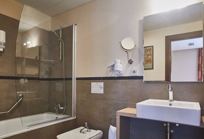 غرفة عائلية, Silken Ordesa