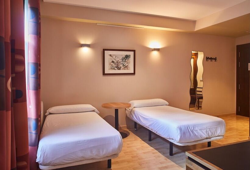 غرفة عائلية, Silken Ordesa