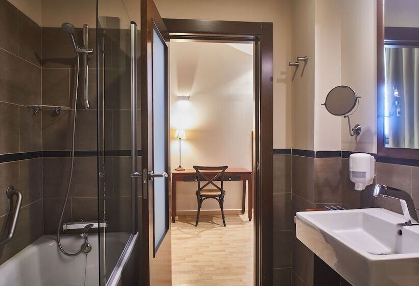 غرفة عائلية, Silken Ordesa