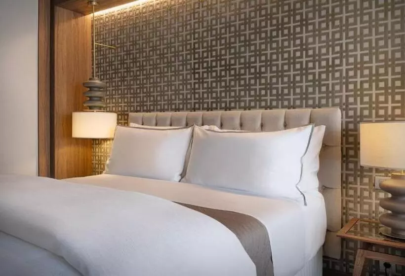 اتاق دلوکس با تخت کینگ و چشم‌انداز شهر, The Westin Madrid Cuzco