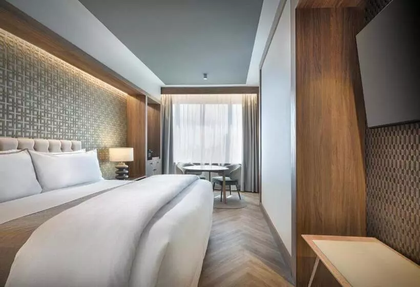 اتاق دلوکس با تخت کینگ و چشم‌انداز شهر, The Westin Madrid Cuzco
