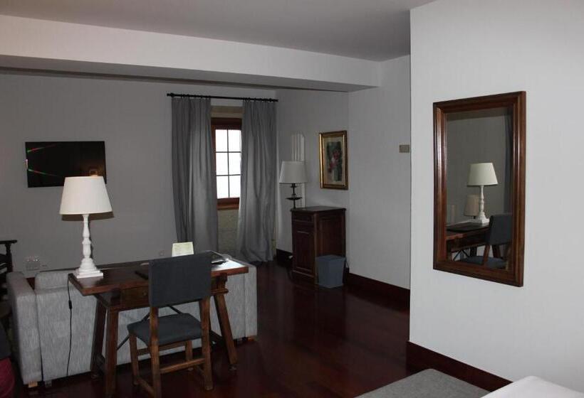 جناح جونيور, Parador De Baiona