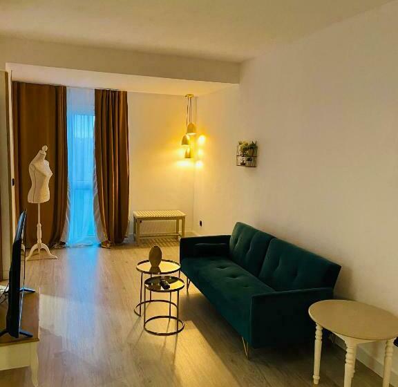 سوییت, Rey Sancho Palencia