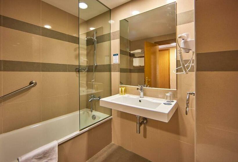 غرفة قياسية ثلاثية, Ona Don Juan