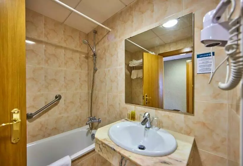 اتاق استاندارد با چشمانداز استخر, Ona Don Juan