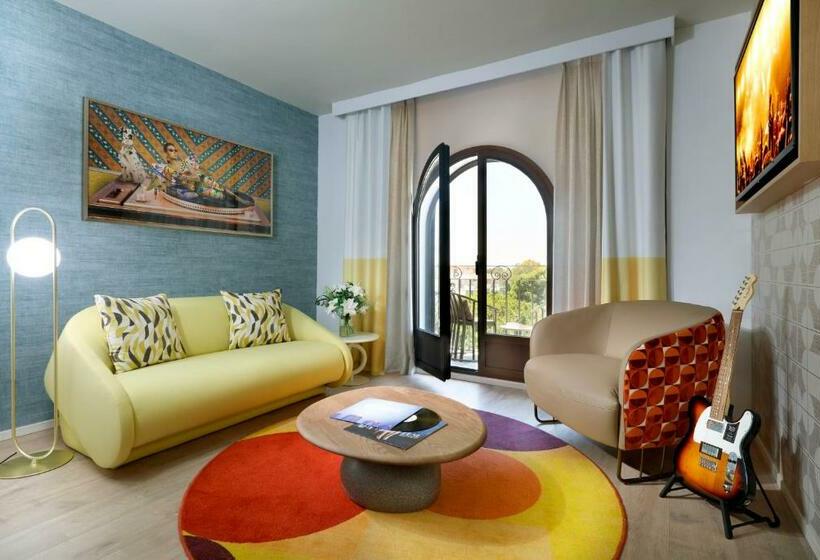 スタンダードスタジオ, Hard Rock Hotel Marbella