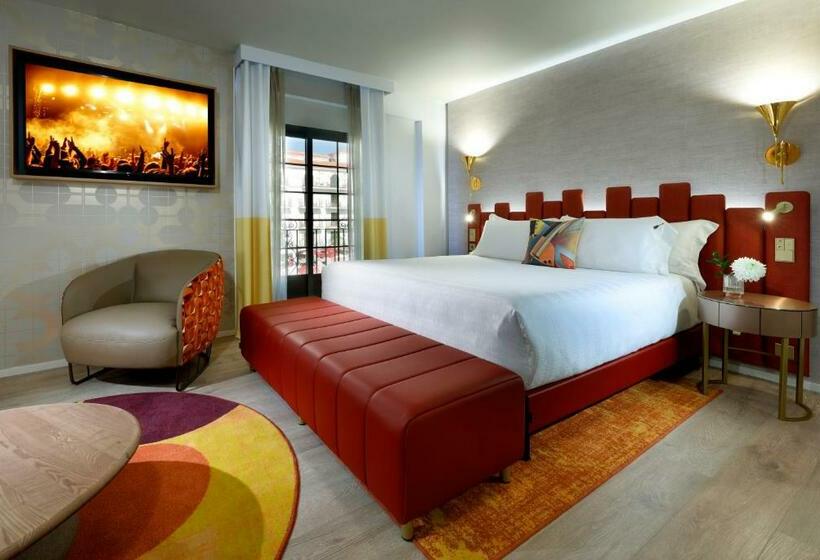 スタンダードスタジオ, Hard Rock Hotel Marbella