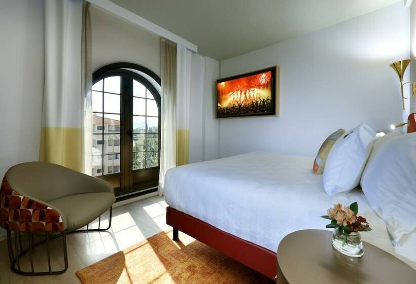 スタンダードスタジオ, Hard Rock Hotel Marbella