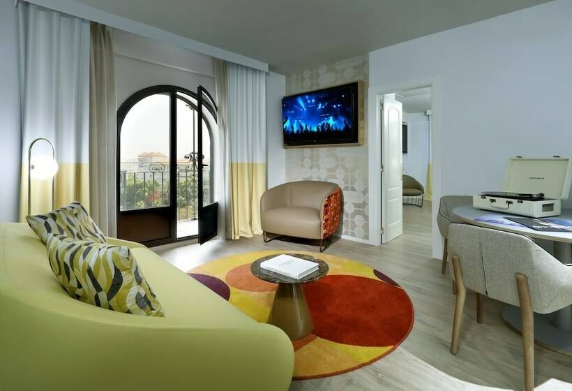 スタンダードスタジオ, Hard Rock Hotel Marbella